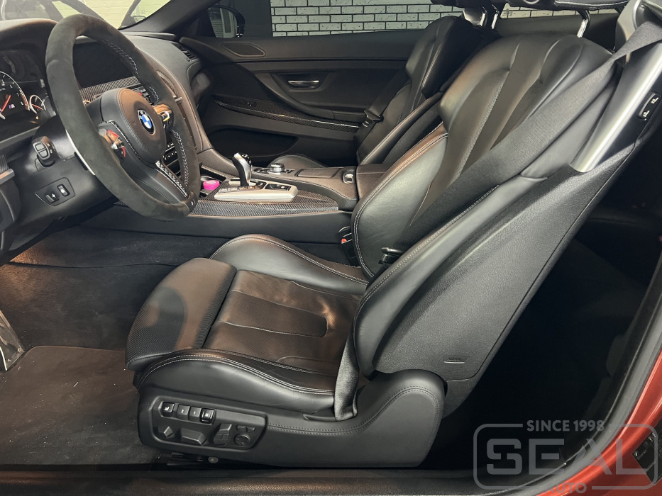 Боковая фальшпанель переднего сиденья BMW 6-Series после перетяжки кожей