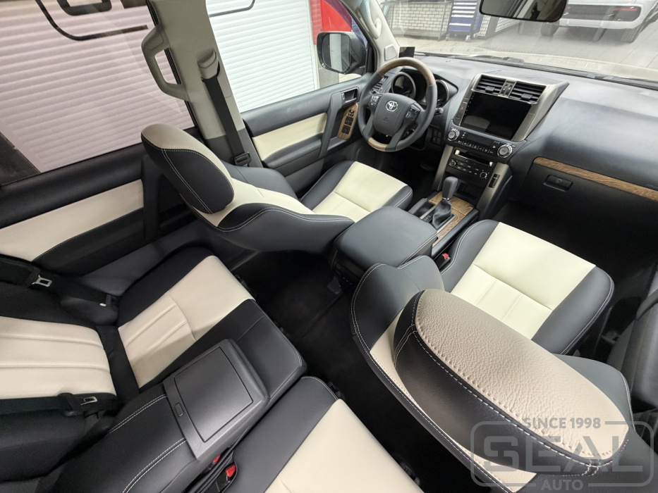 Интерьер салона Toyota LC Prado 150 после замены ковролина и перетяжки сидений