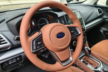 Subaru Forester Перетяжка руля и клаксона с козырьком