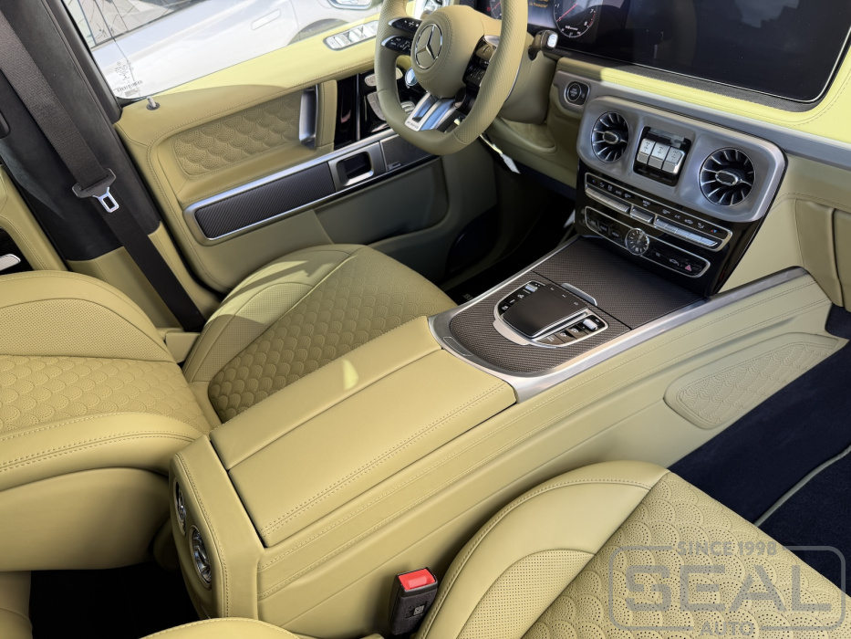 Салон Mercedes Gelandewagen (W465) после перетяжки торпедо и панелей салона