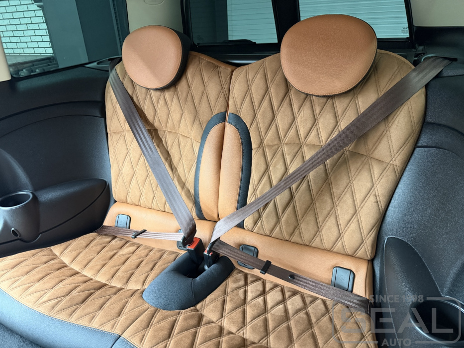 Задние сиденья MINI Clubman после перетяжки эко кожей Nappa