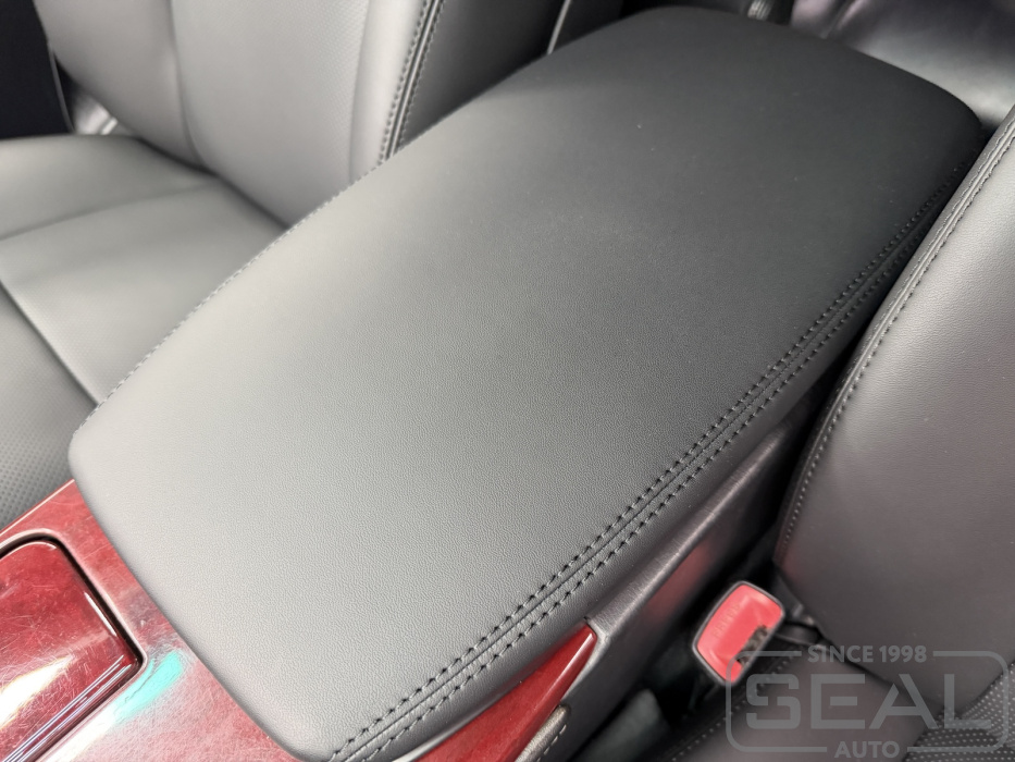 Lexus GS Перетяжка переднего подлокотника