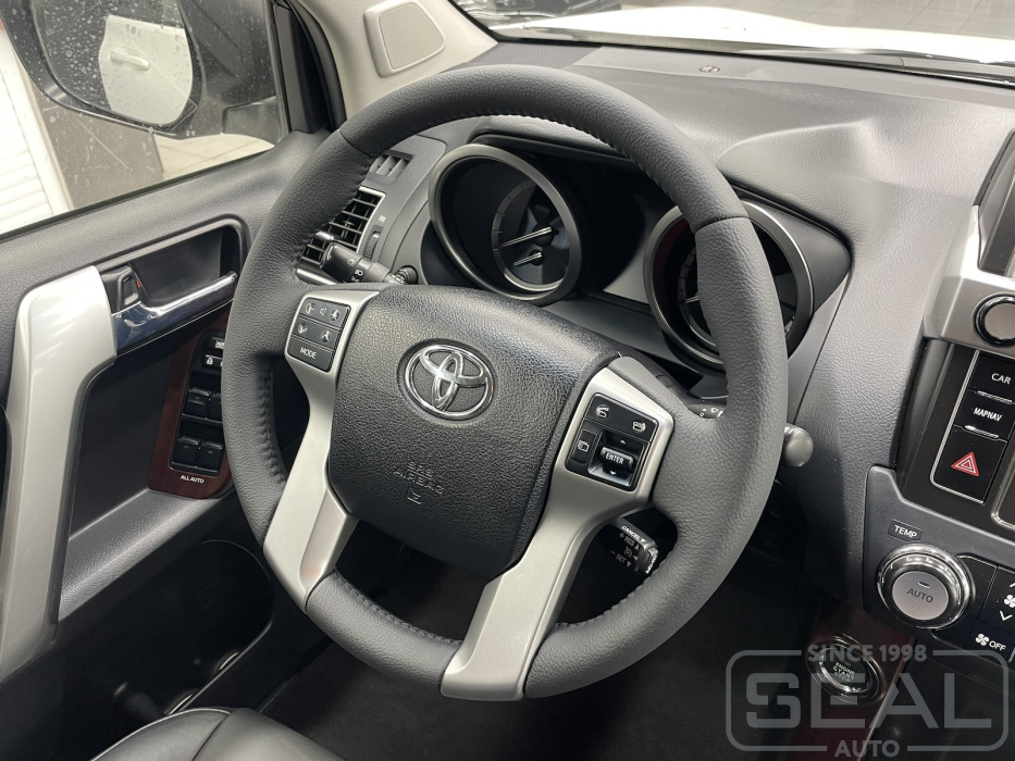 Перетяжка руля Toyota Land Cruiser Prado 150 Series натуральной кожей в Москве.
