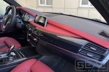 BMW X5 Перетяжка торпедо и дверных панелей