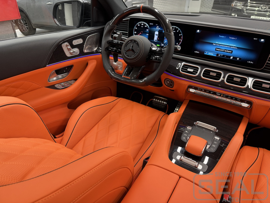 Салон автомобиля Mercedes GLE (C167) после перетяжки салона натуральной кожей