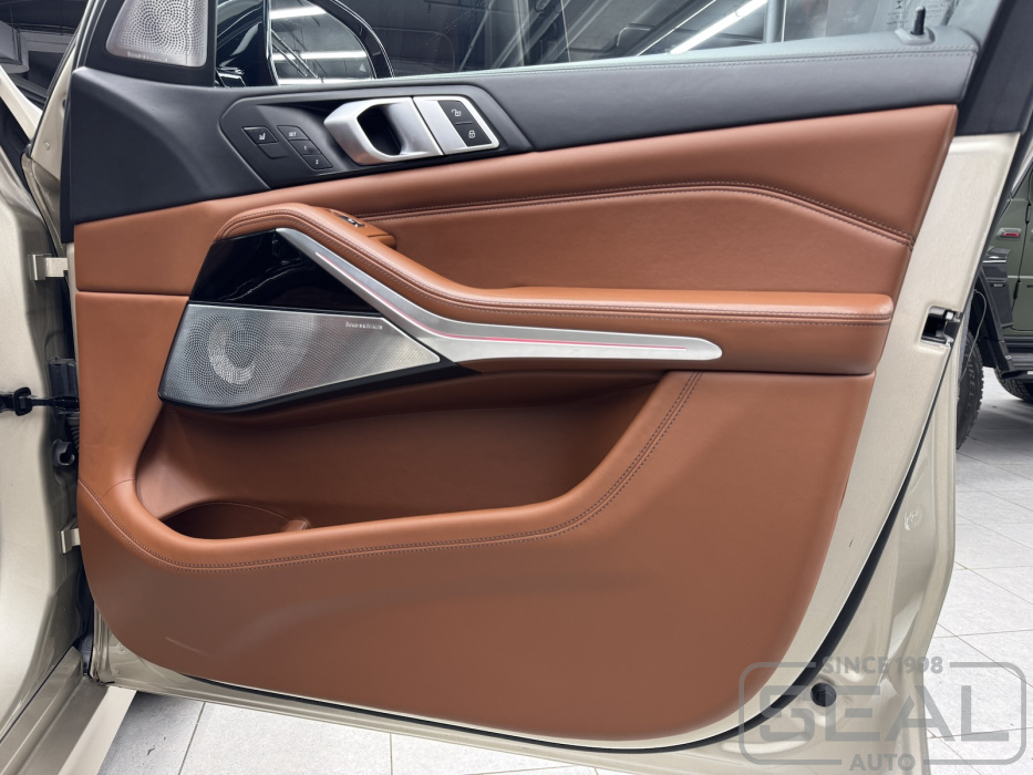 BMW X5 (G05) Перетяжка торпедо и панелей салона| Автоателье СеалАвто | Москва