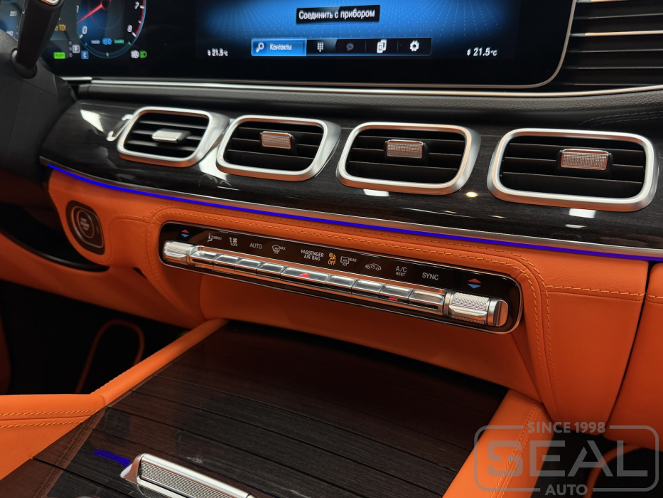 Центральная часть торпедо Mercedes GLE Brabus после перетяжки натуральной кожей