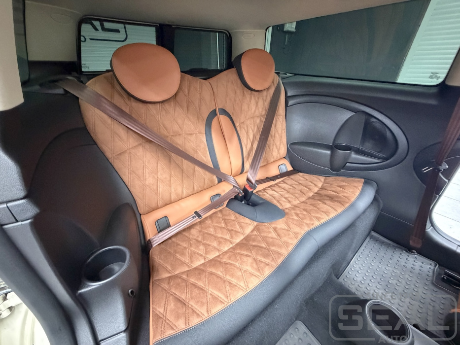 Задние сиденья MINI Clubman после перетяжки эко кожей Nappa