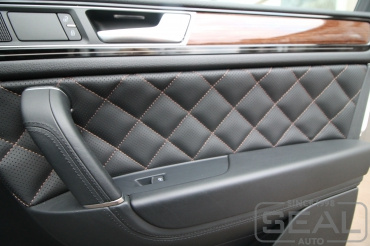 Volkswagen Touareg Перетяжка дверных карт