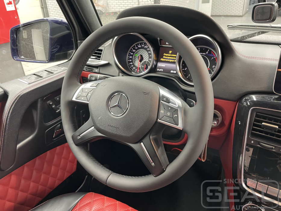 Руль Mercedes-Benz G-class III (W465) после перетяжки кожей, вид справа.