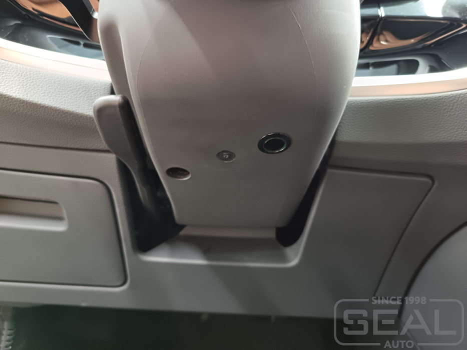 Клавиша включения подогрева руля Audi Q3