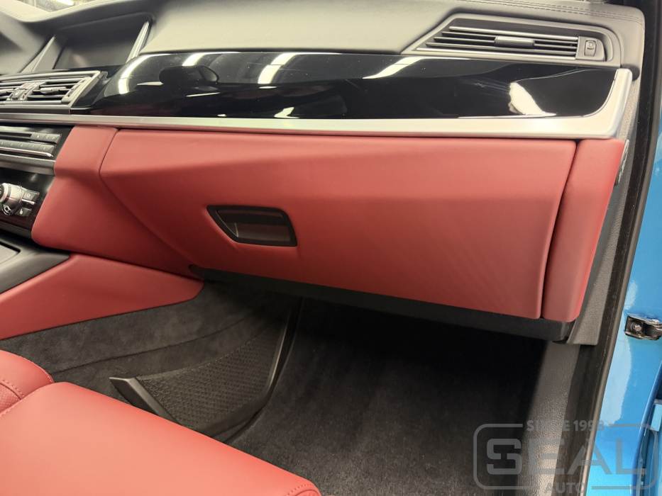 Детали перетяжки торпедо BMW5-series M5 (F10) эко кожей Nappa
