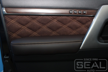 Toyota Land Cruiser 200 Перетяжка дверных карт и подлокотников