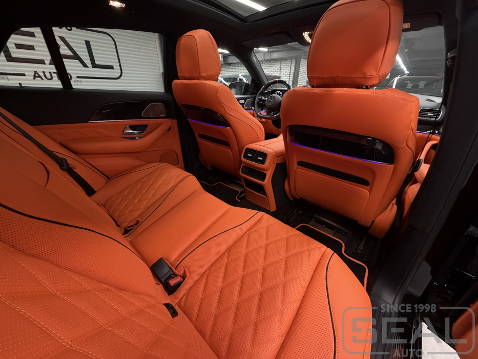 Интерьер автомобиля Mercedes GLE (C167) после перетяжки салона кожей Lamborghini Arancia Mira