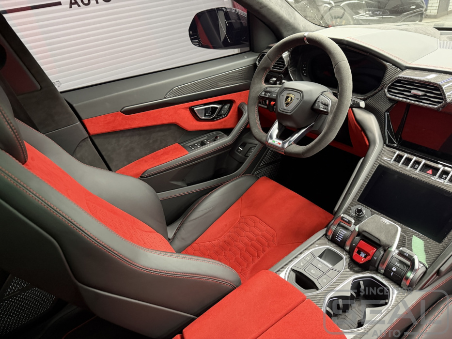 Lamborghini Urus Перетяжка руля и ручки кпп| Автоателье СеалАвто | Москва
