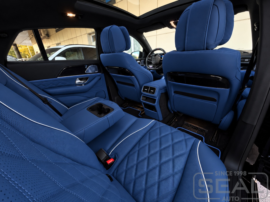 Интерьер салона автомобиля Mercedes GLE после перетяжки в автоателье SealAuto
