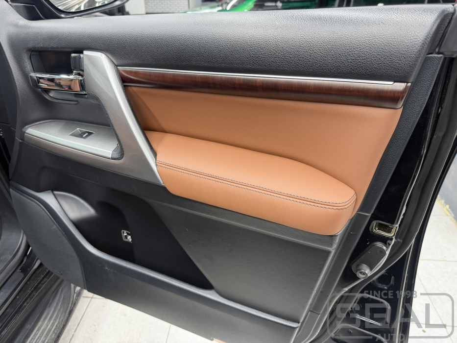 Toyota Land Cruiser 200 Перетяжка двери