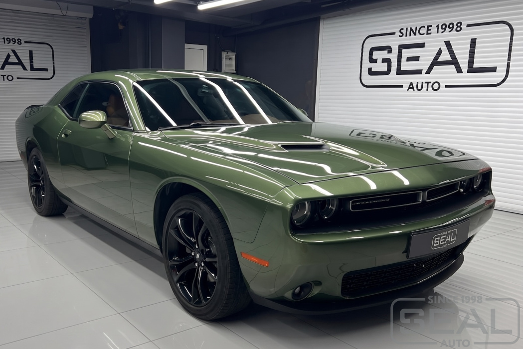 Dodge Challenger в студии СеалАвто на услуге установка вентиляции и подогрева сидений