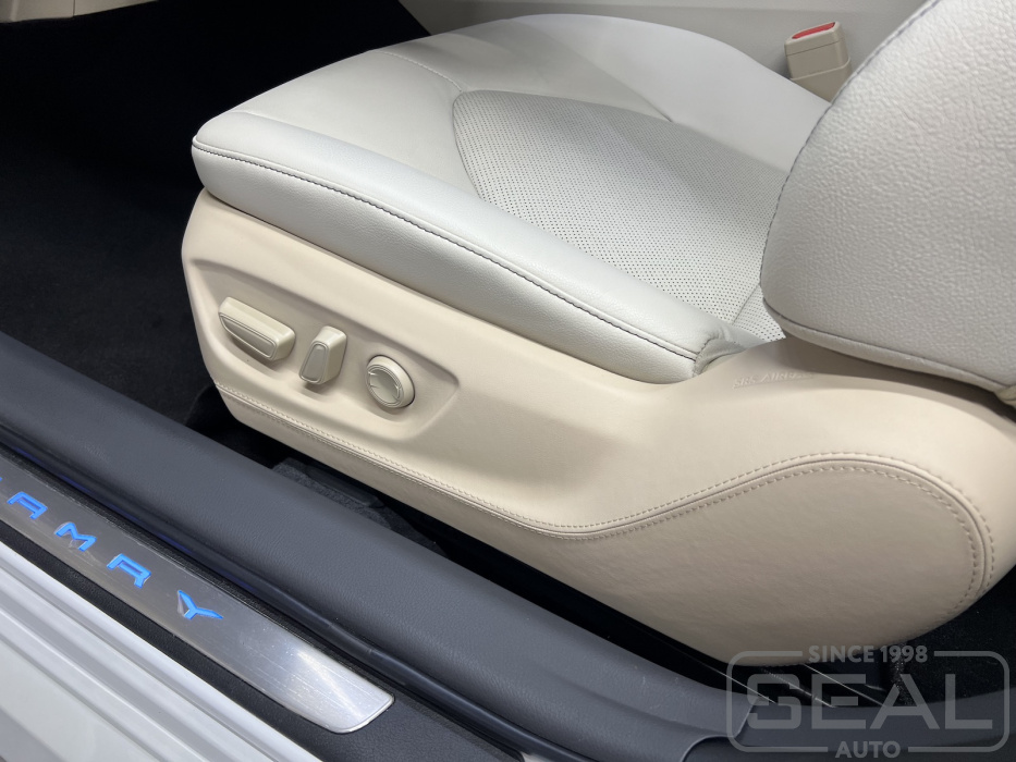 Перетяжка боковой панели переднего сиденья Toyota Camry (XV70) в Автоателье СеалАвто